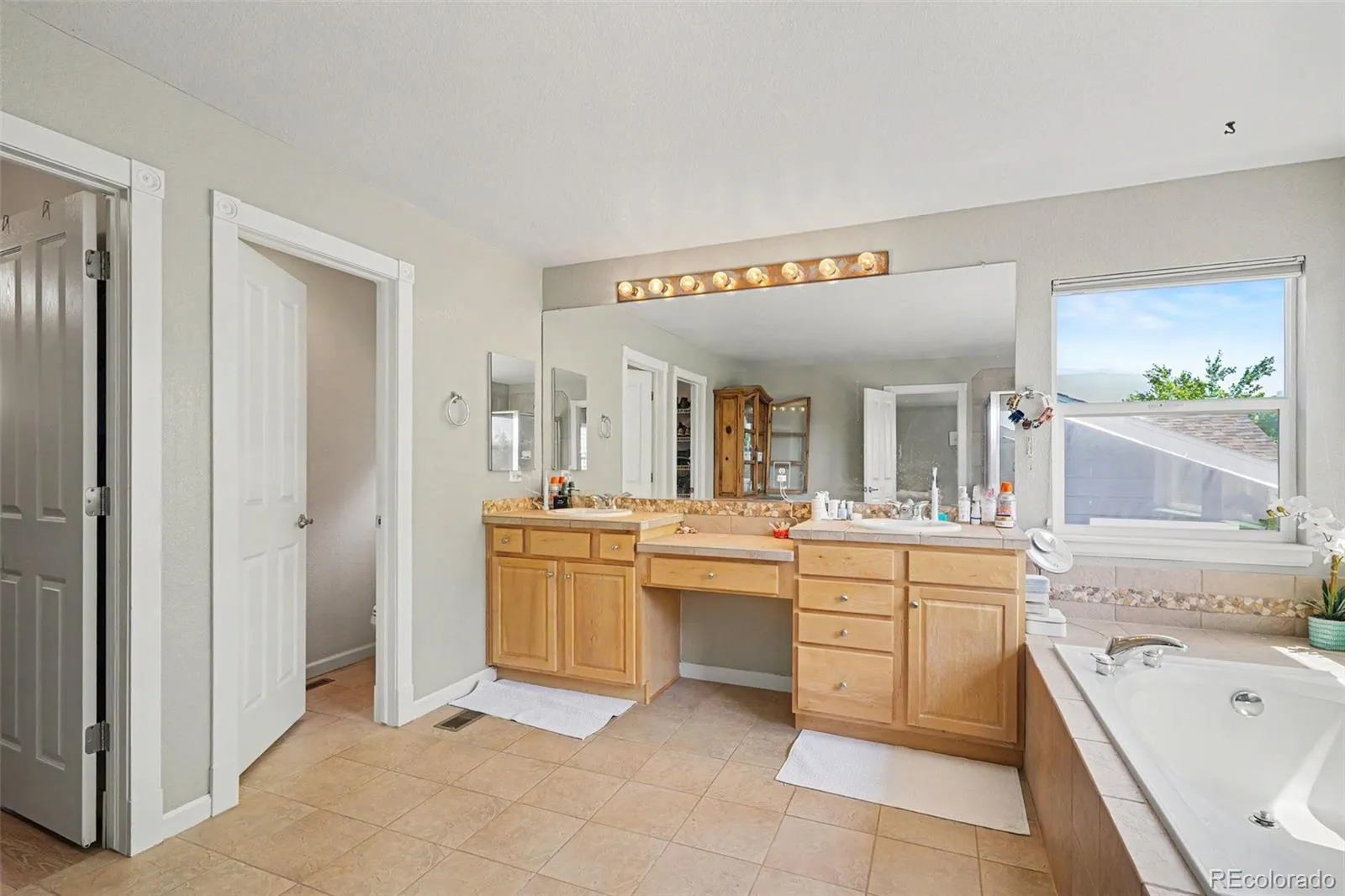 10600 Stonington Street Highlands Ranch CO 80126 MLS #REC5929868 05142026230204 1600 18