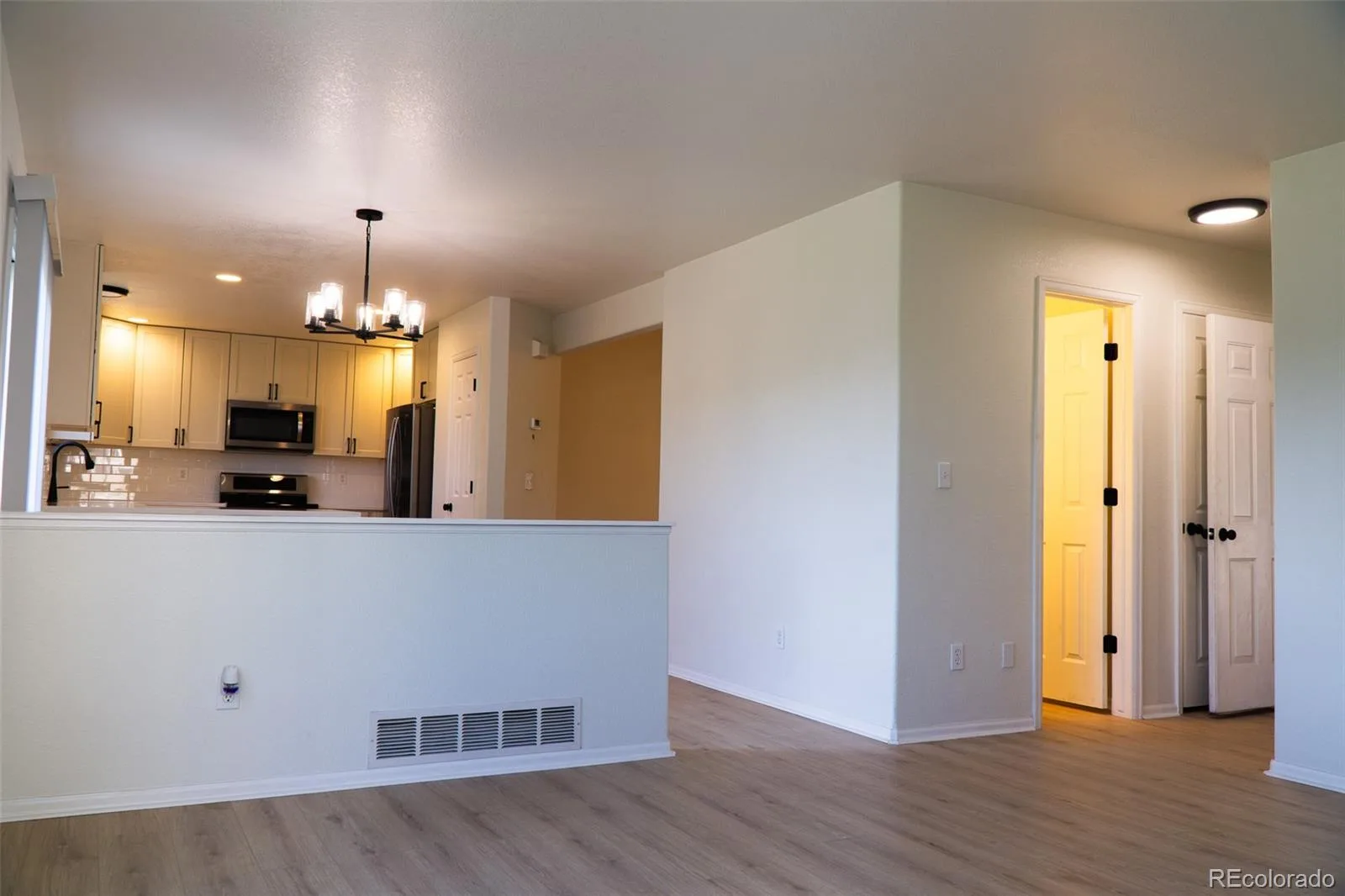 21878 E Powers Drive Aurora CO 80015 | MLS #REC5931173 07162026194900 1600 11