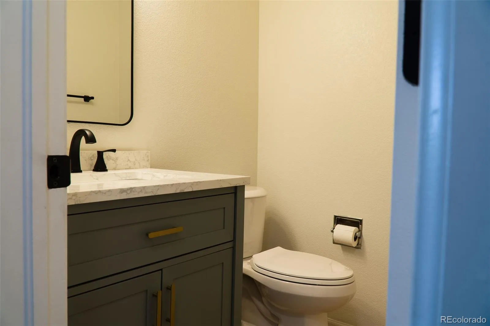 21878 E Powers Drive Aurora CO 80015 | MLS #REC5931173 07162026194900 1600 25