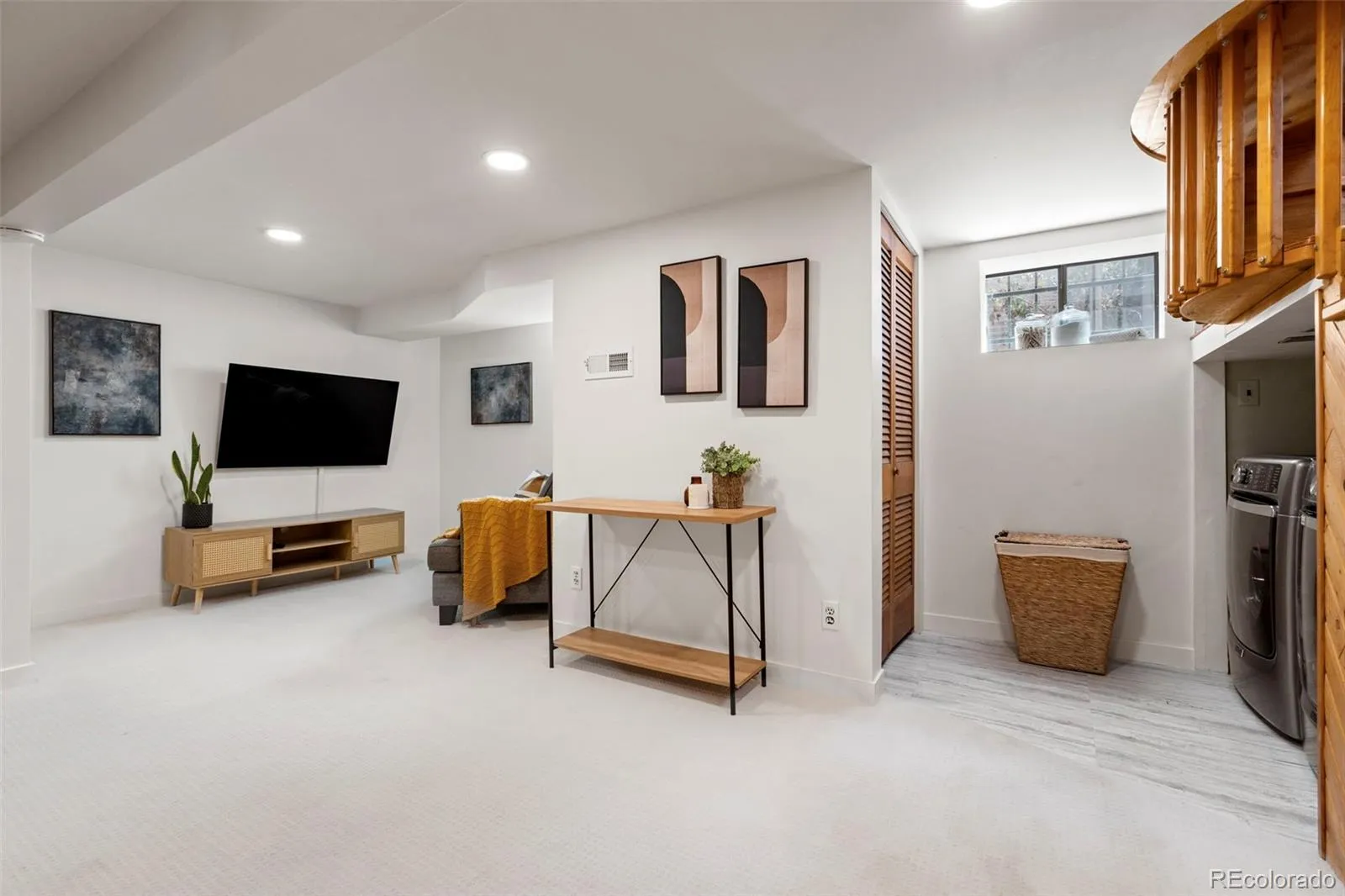 04142026212543 1600 22