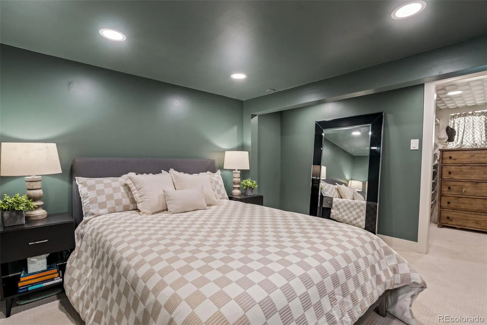 04142026212543 1600 29