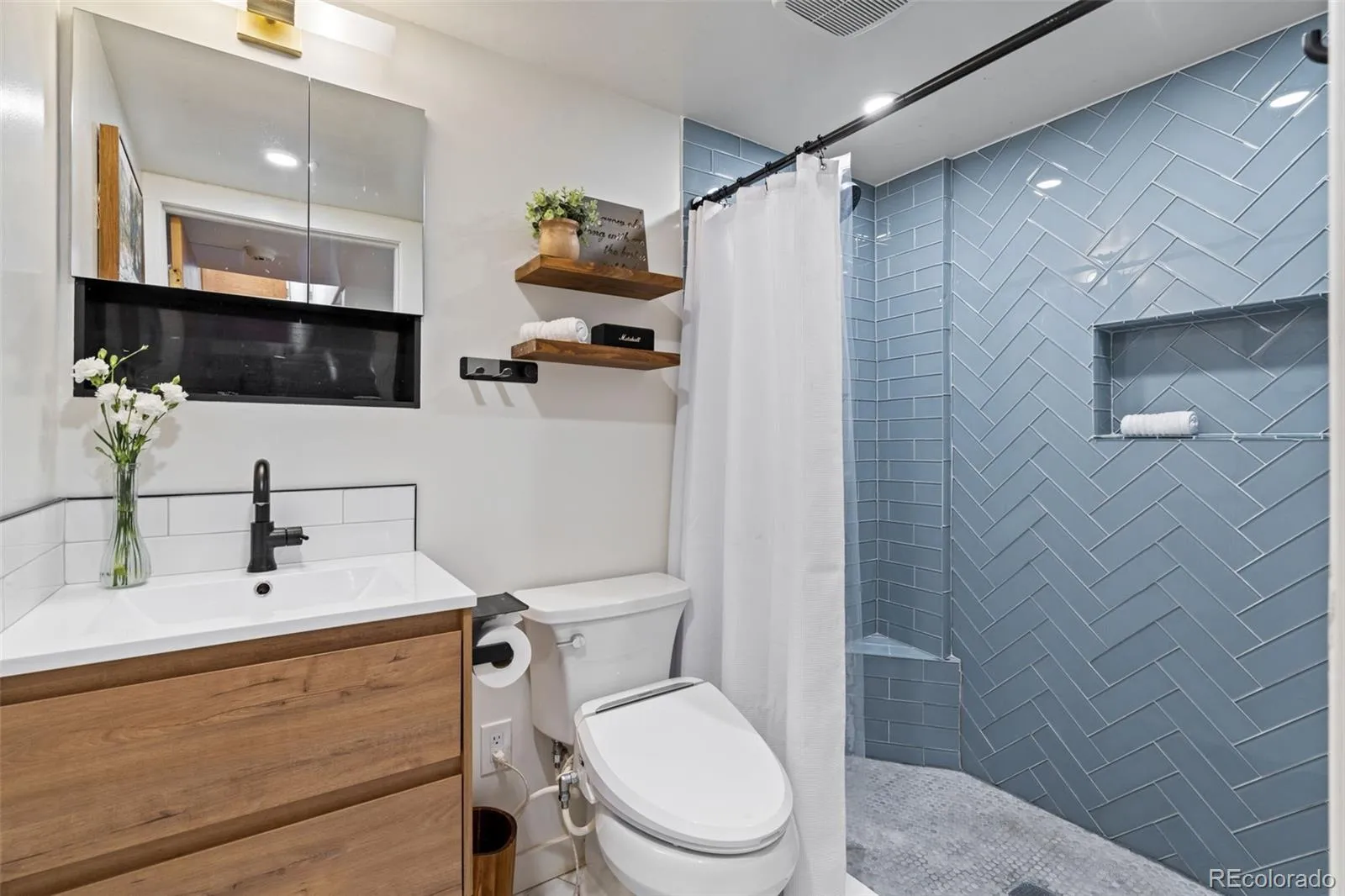 04142026212543 1600 32