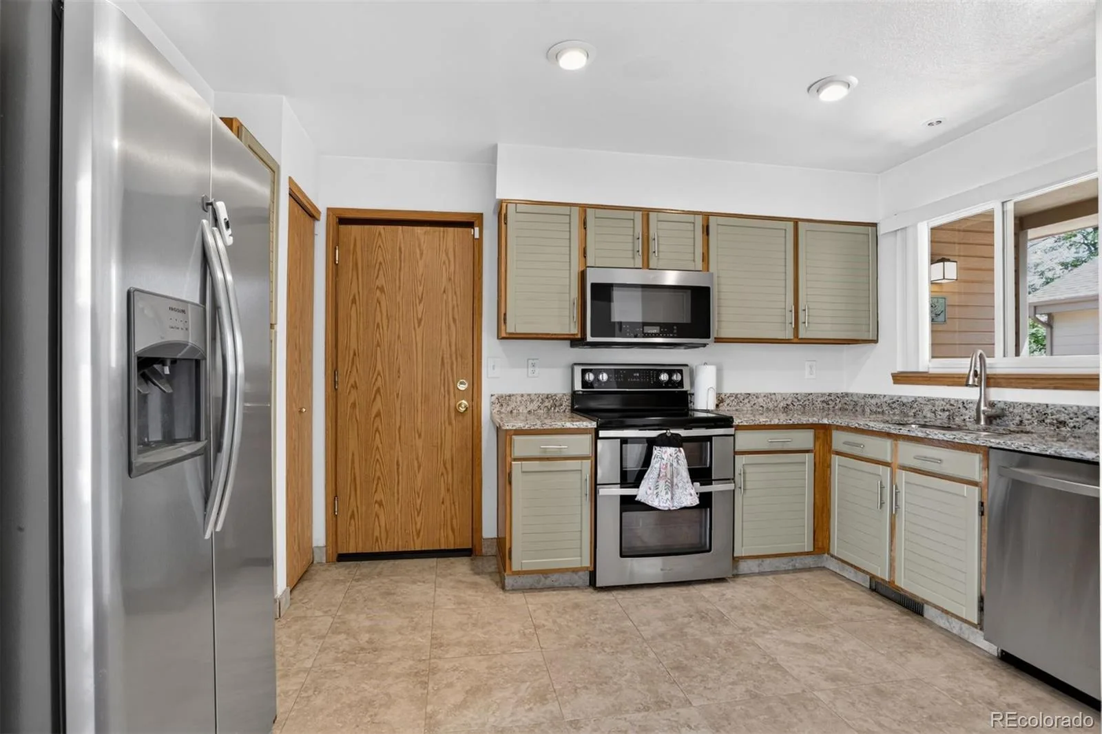 12816 E Wyoming Circle Aurora CO 80012 | MLS #REC5933921 07242026002439 1600 10