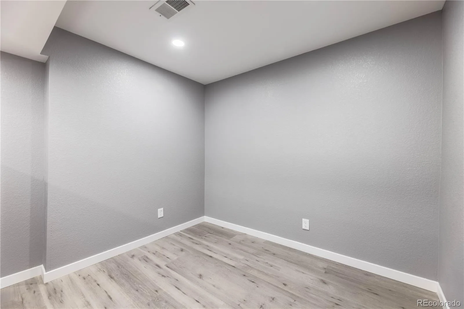 5300 E Cherry Creek South Drive #905 Denver CO 80246 MLS #REC5934388 06172026050522 1600 9