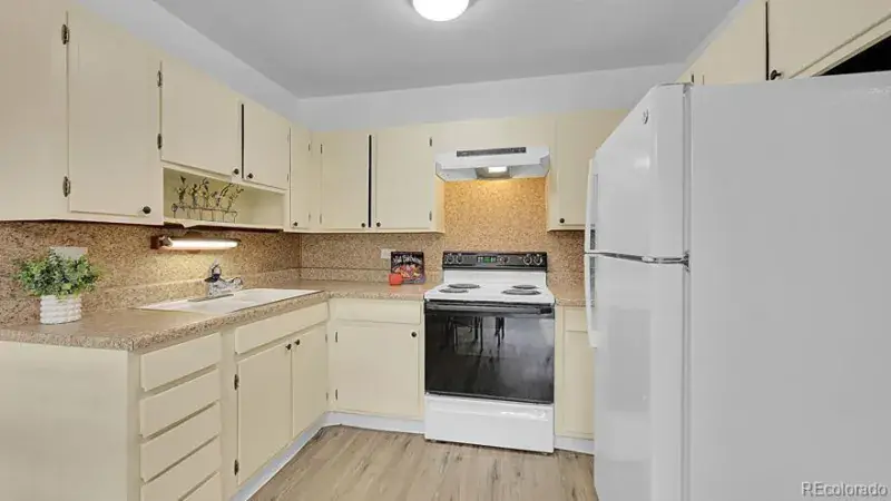 725 S Clinton Street #1B Denver CO 80247 MLS #REC5937322 01082026224845 800 5