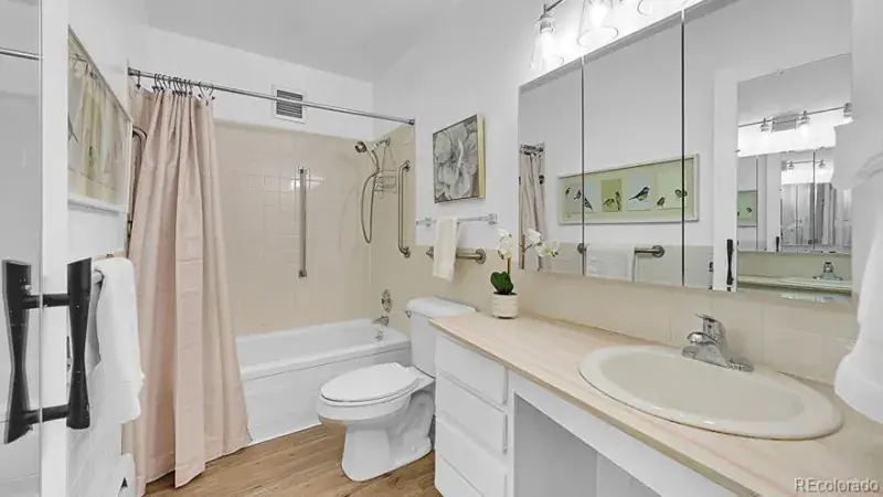 725 S Clinton Street #1B Denver CO 80247 MLS #REC5937322 01082026224845 800 8