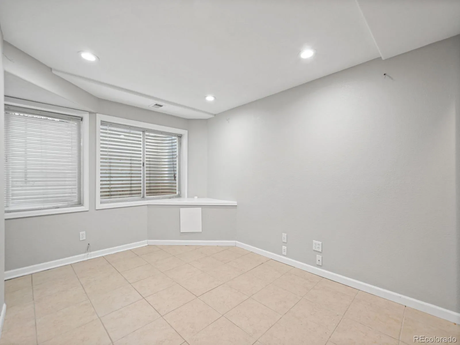 18099 E Orchard Place Aurora CO 80016 MLS #REC5941075 04232026184020 1600 29