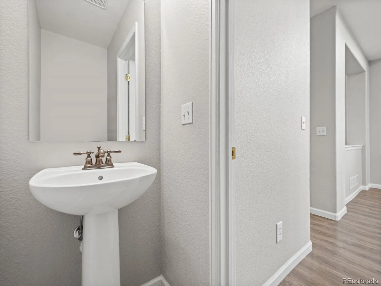 18099 E Orchard Place Aurora CO 80016 MLS #REC5941075 04232026184020 1600 6