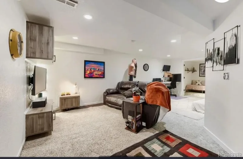 8266 S Logan Court Littleton CO 80122 | MLS #REC5946156 08052026055144 800 15