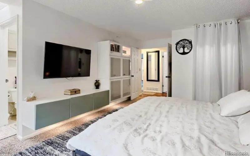 8266 S Logan Court Littleton CO 80122 | MLS #REC5946156 08052026055144 800 18