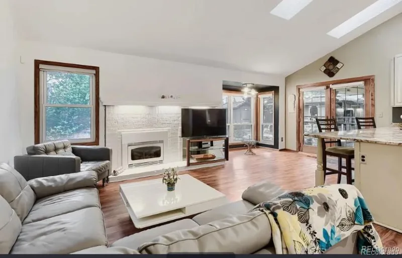 8266 S Logan Court Littleton CO 80122 | MLS #REC5946156 08052026055144 800 23