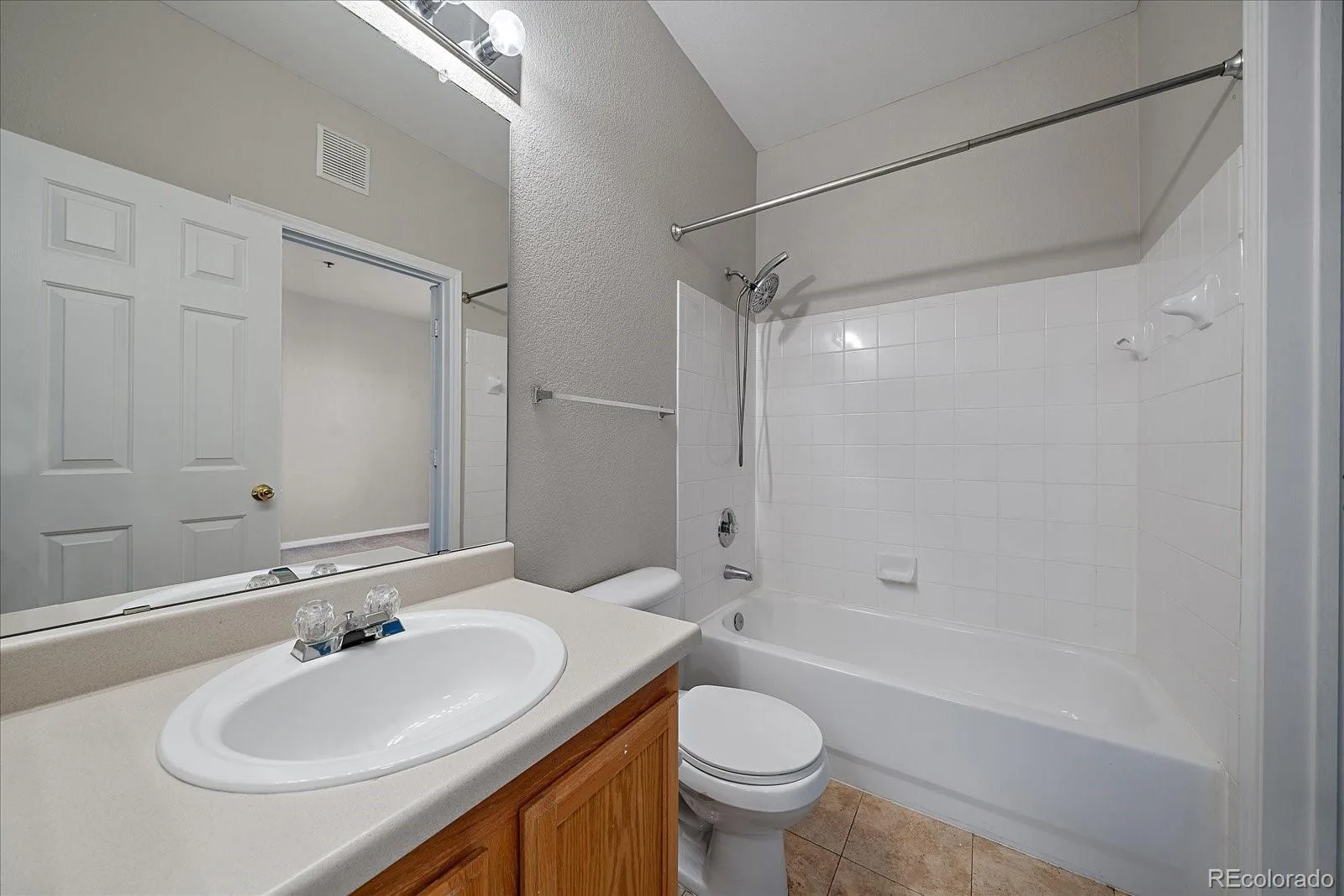 6017 Castlegate Drive #F17 Castle Rock CO 80108 | MLS #REC5948477 07032026161332 1600 22