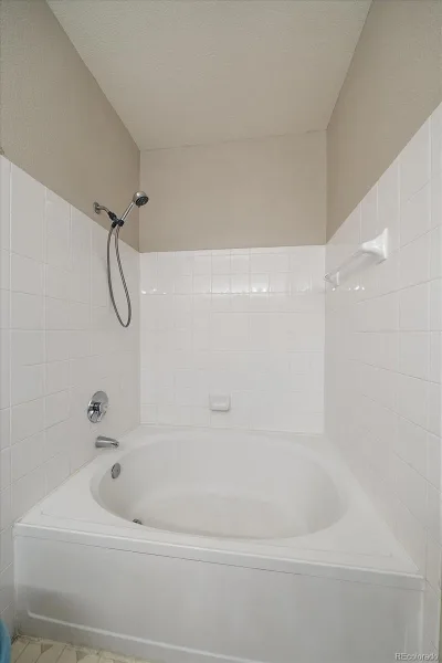 6017 Castlegate Drive #F17 Castle Rock CO 80108 | MLS #REC5948477 07032026161332 800 19