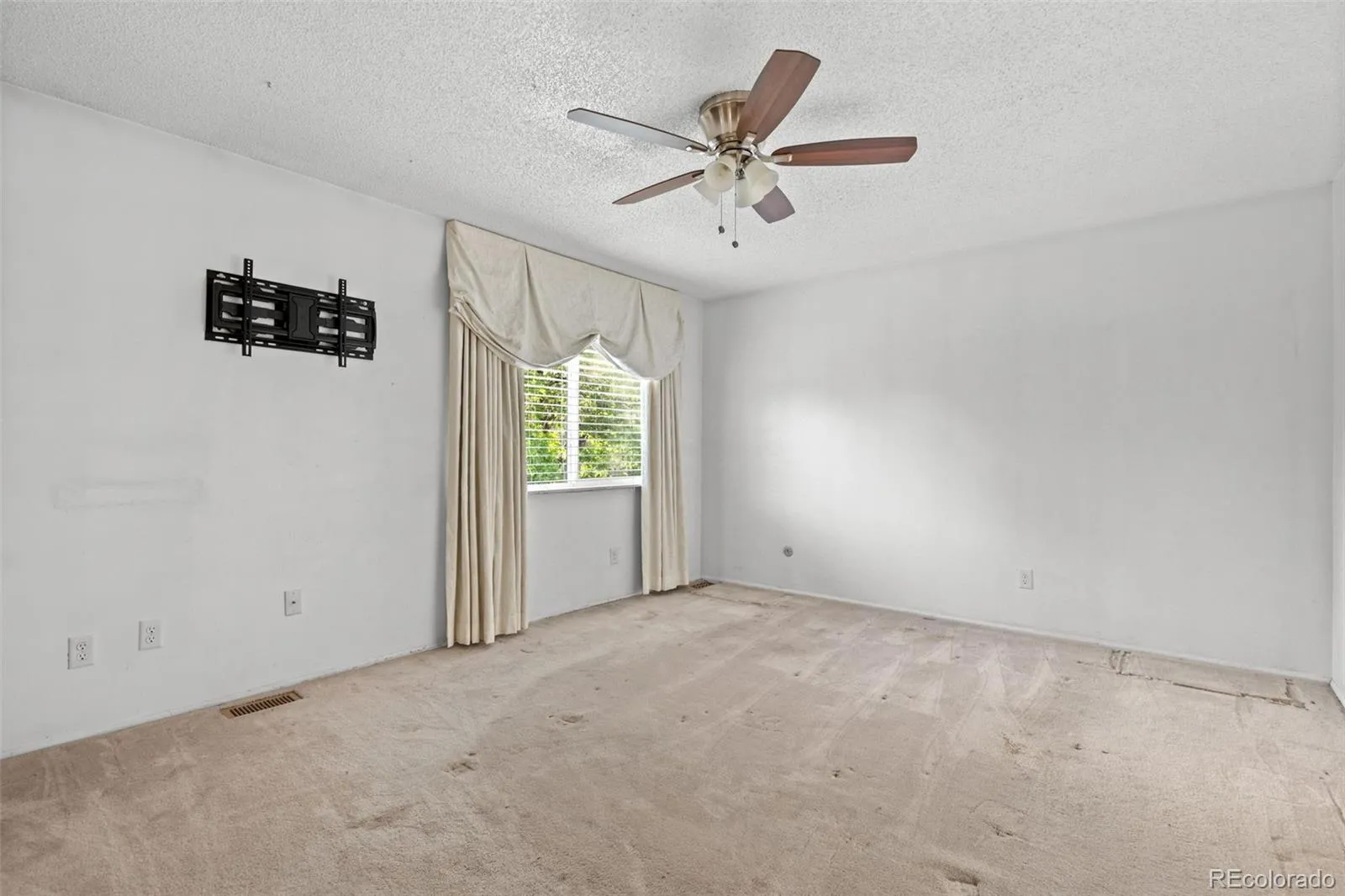 2447 S Evanston Street Aurora CO 80014 MLS #REC5948757 04172026154702 1600 22