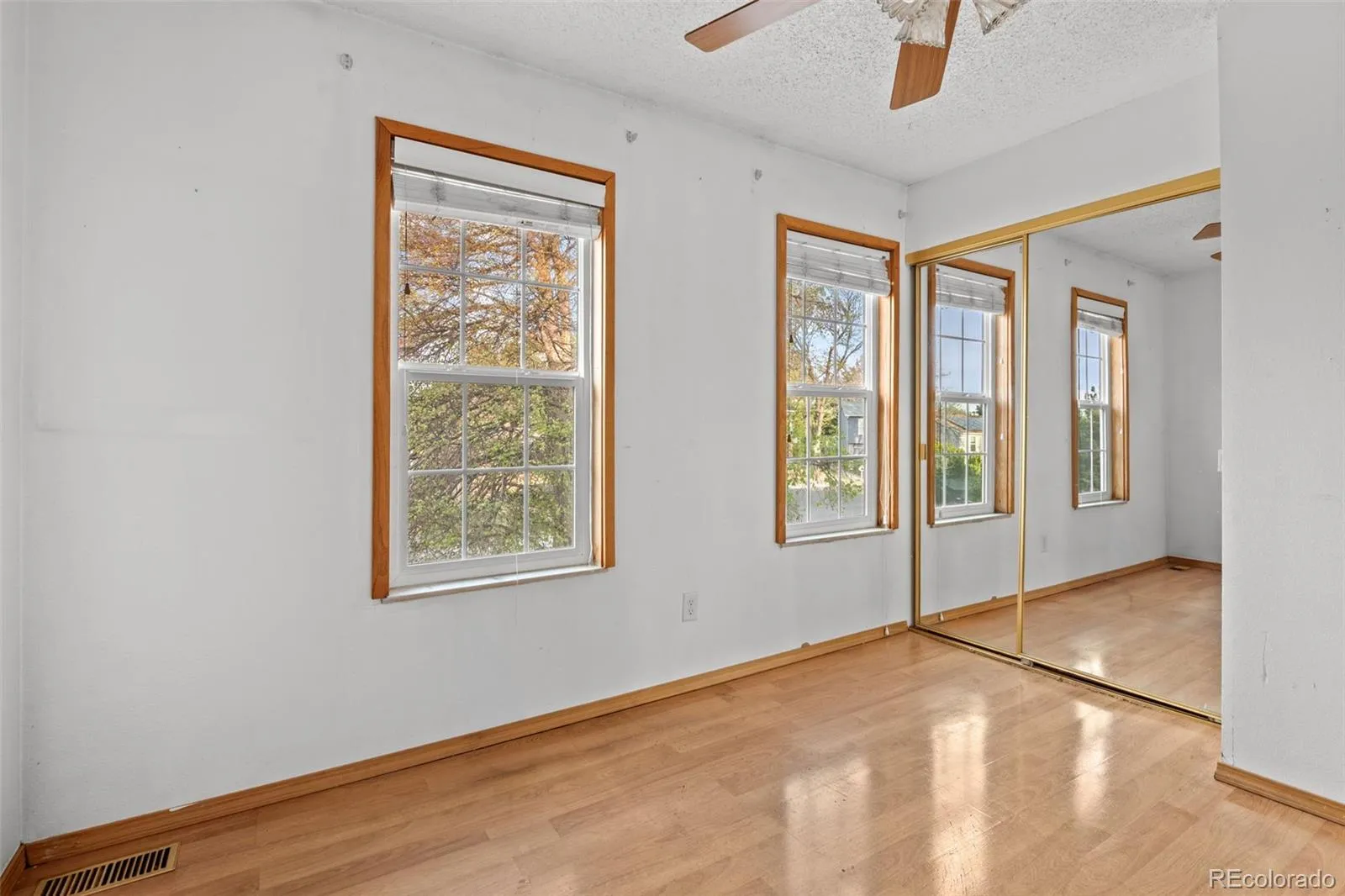 2447 S Evanston Street Aurora CO 80014 MLS #REC5948757 04172026154702 1600 23
