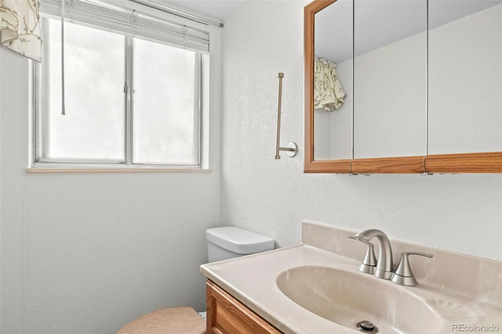2447 S Evanston Street Aurora CO 80014 MLS #REC5948757 04172026154702 1600 29
