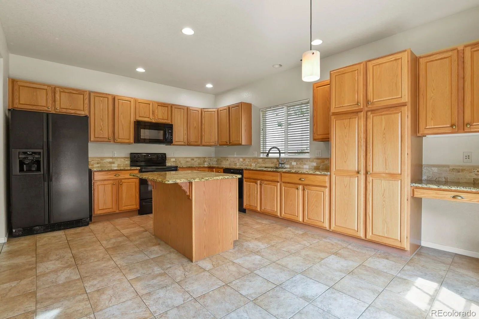 20734 E Peakview Place Aurora CO 80016 MLS #REC5952260 06262026201304 1600 14