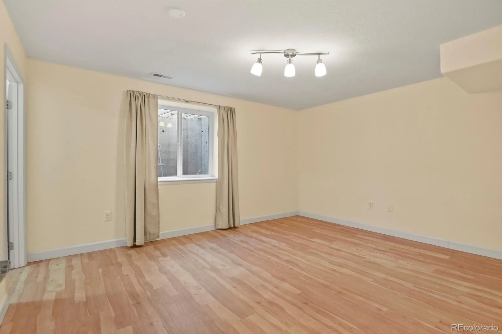 20734 E Peakview Place Aurora CO 80016 MLS #REC5952260 06262026201304 1600 31