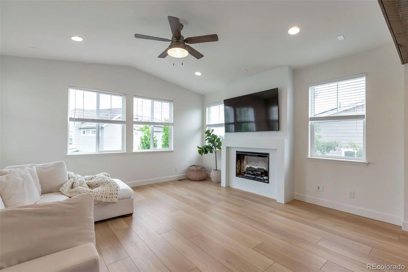 7029 W Warren Avenue Denver CO 80227 MLS #REC5957481 06112026172021 1600 10