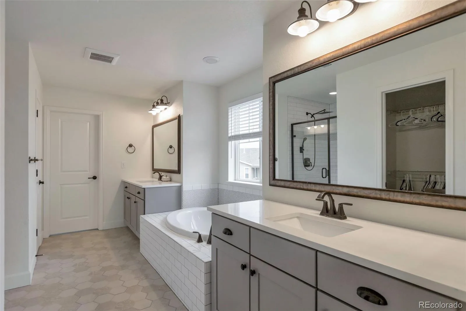 7029 W Warren Avenue Denver CO 80227 MLS #REC5957481 06112026172021 1600 21