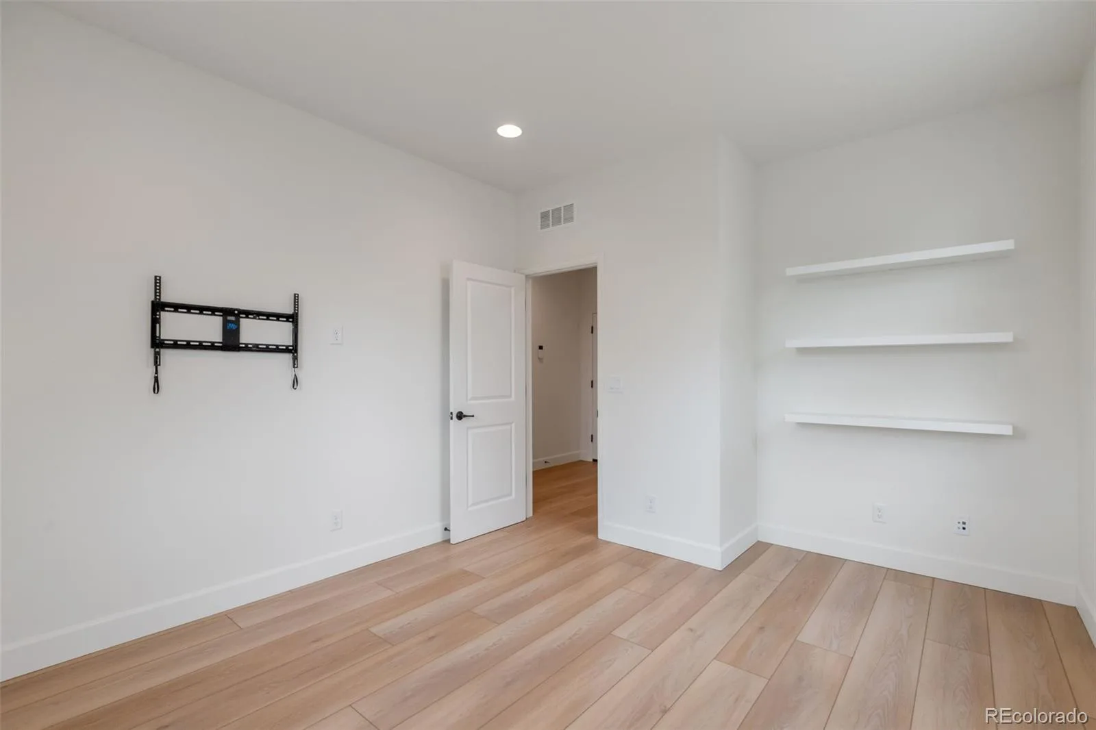 7029 W Warren Avenue Denver CO 80227 MLS #REC5957481 06112026172021 1600 36