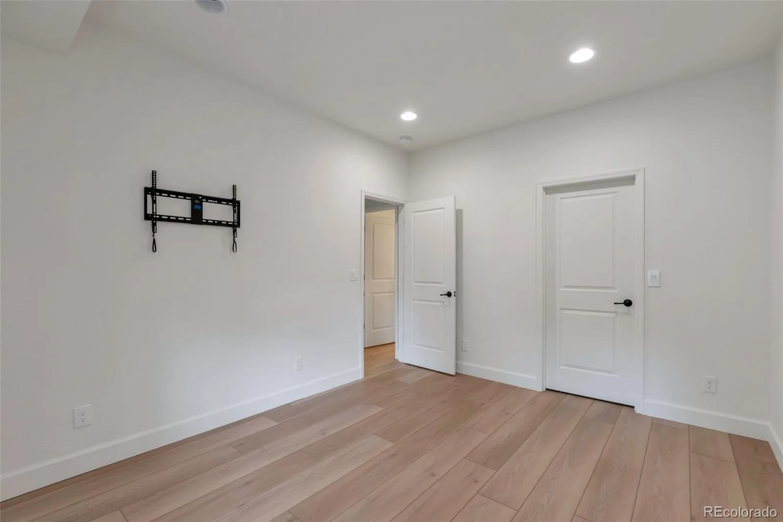 7029 W Warren Avenue Denver CO 80227 MLS #REC5957481 06112026172021 1600 37