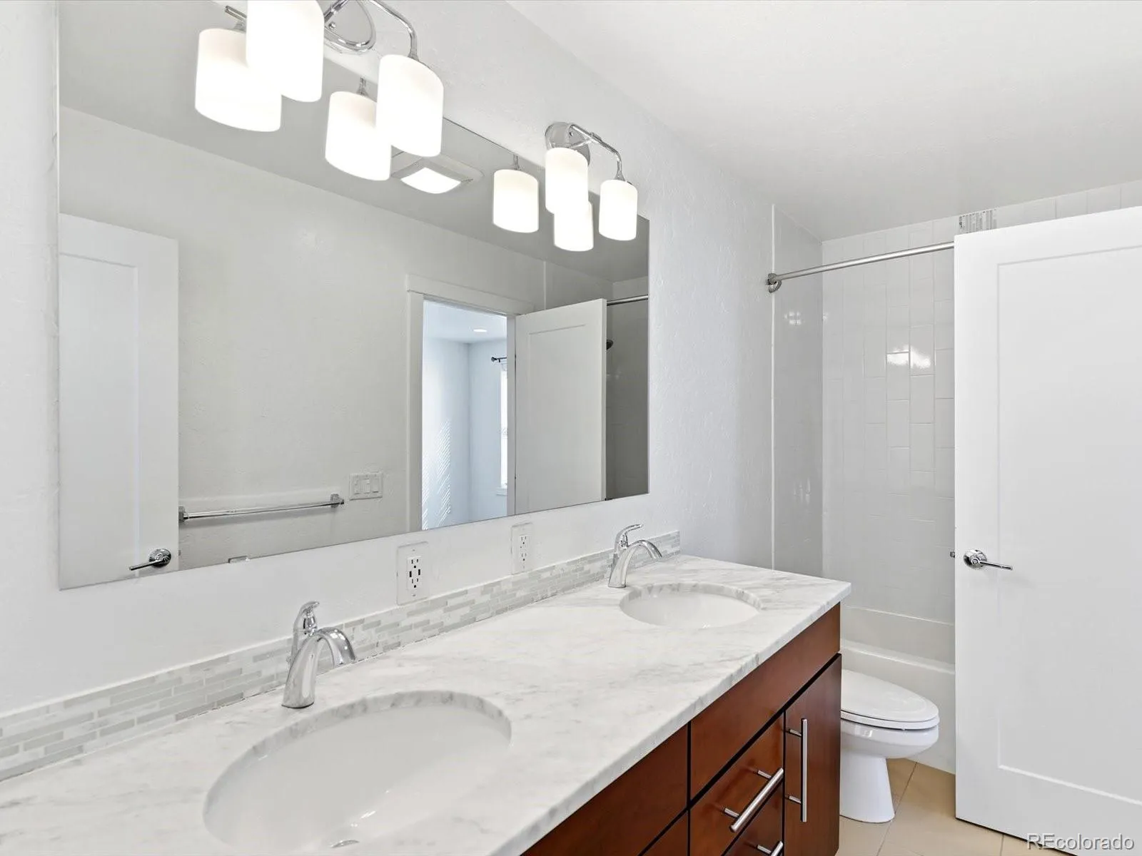 3323 N Clayton Street Denver CO 80205 MLS #REC5961391 04232026172222 1600 29