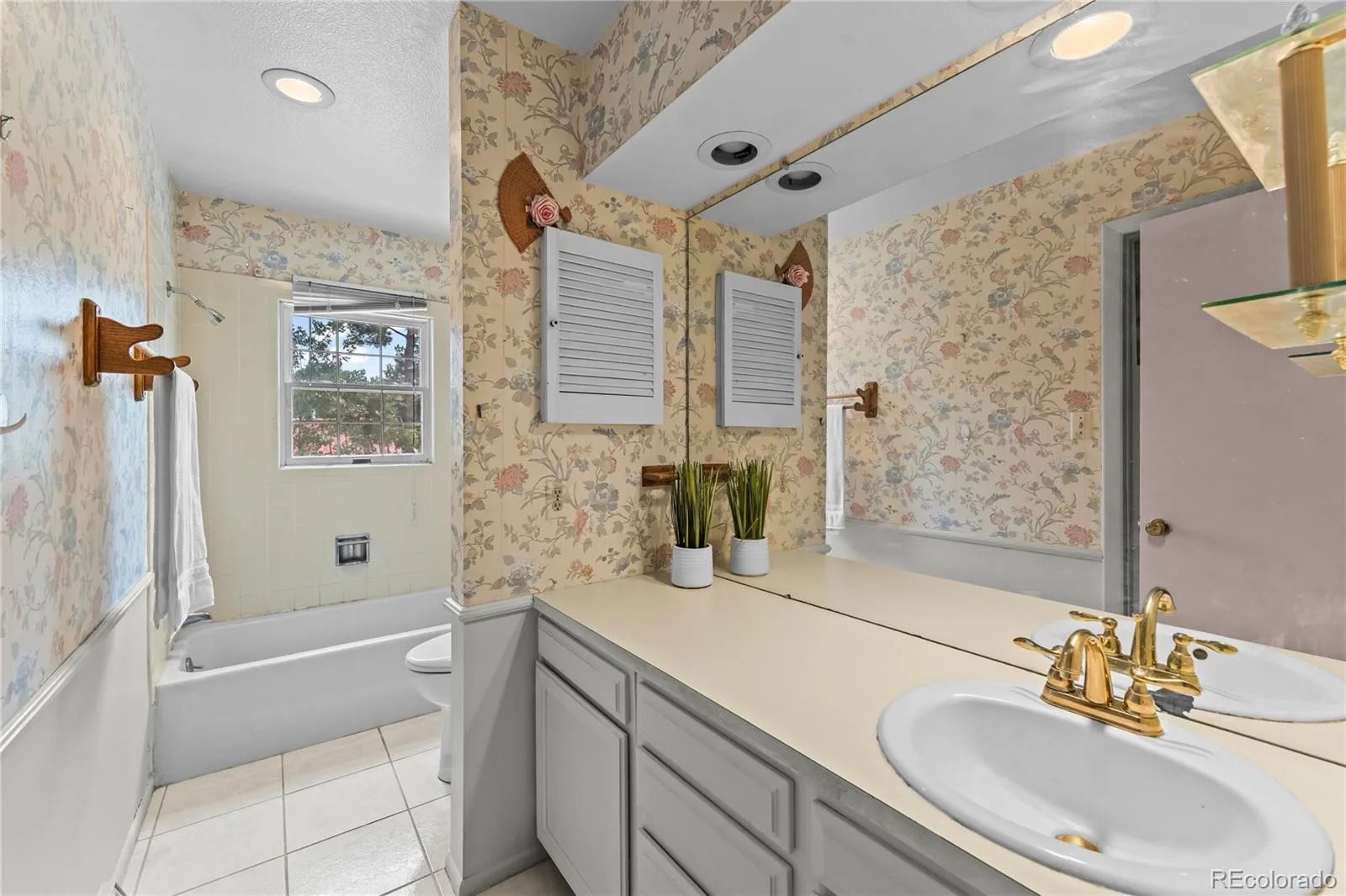 2591 S Eagle Circle Aurora CO 80014 | MLS #REC5962782 08162026050620 1600 14