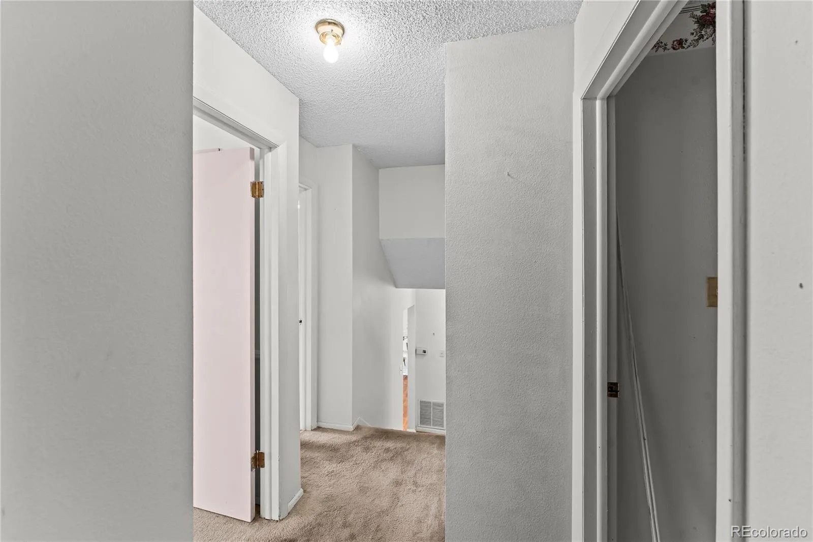 2591 S Eagle Circle Aurora CO 80014 | MLS #REC5962782 08162026050620 1600 21