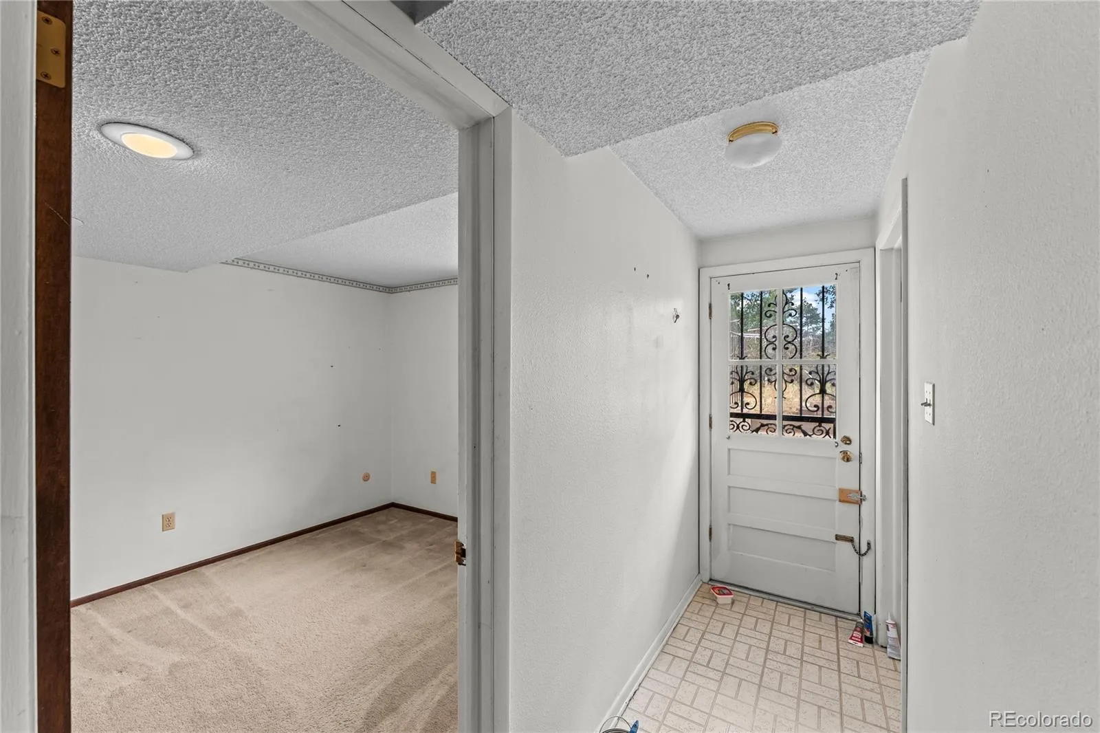 2591 S Eagle Circle Aurora CO 80014 | MLS #REC5962782 08162026050620 1600 24