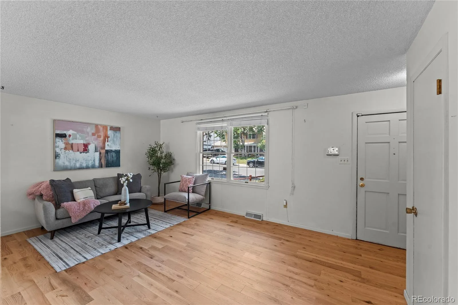 2591 S Eagle Circle Aurora CO 80014 | MLS #REC5962782 08162026050620 1600 6
