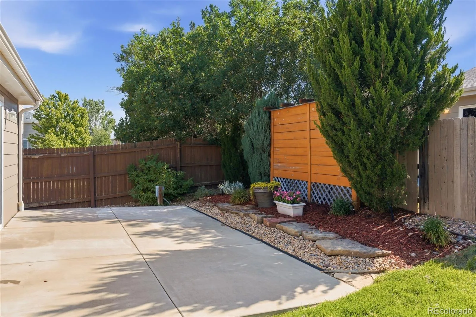5526 Lewiston Street Denver CO 80239 | MLS #REC5963639 08172026050538 1600 22