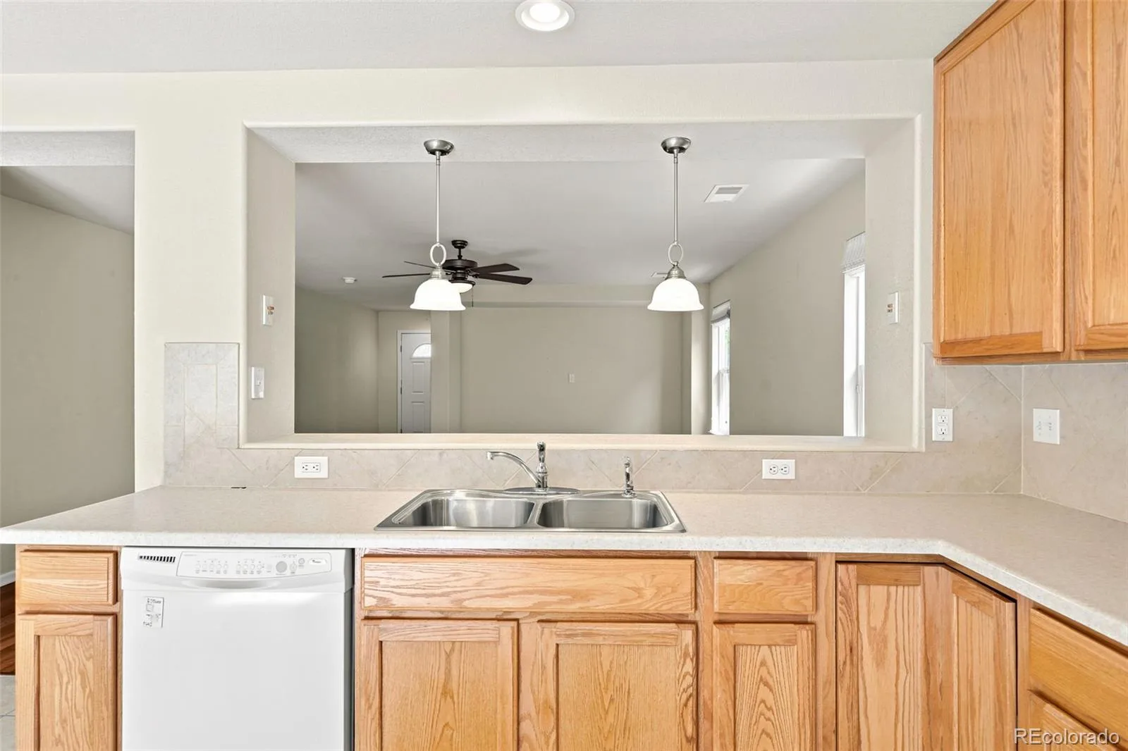5526 Lewiston Street Denver CO 80239 | MLS #REC5963639 08172026050538 1600 28
