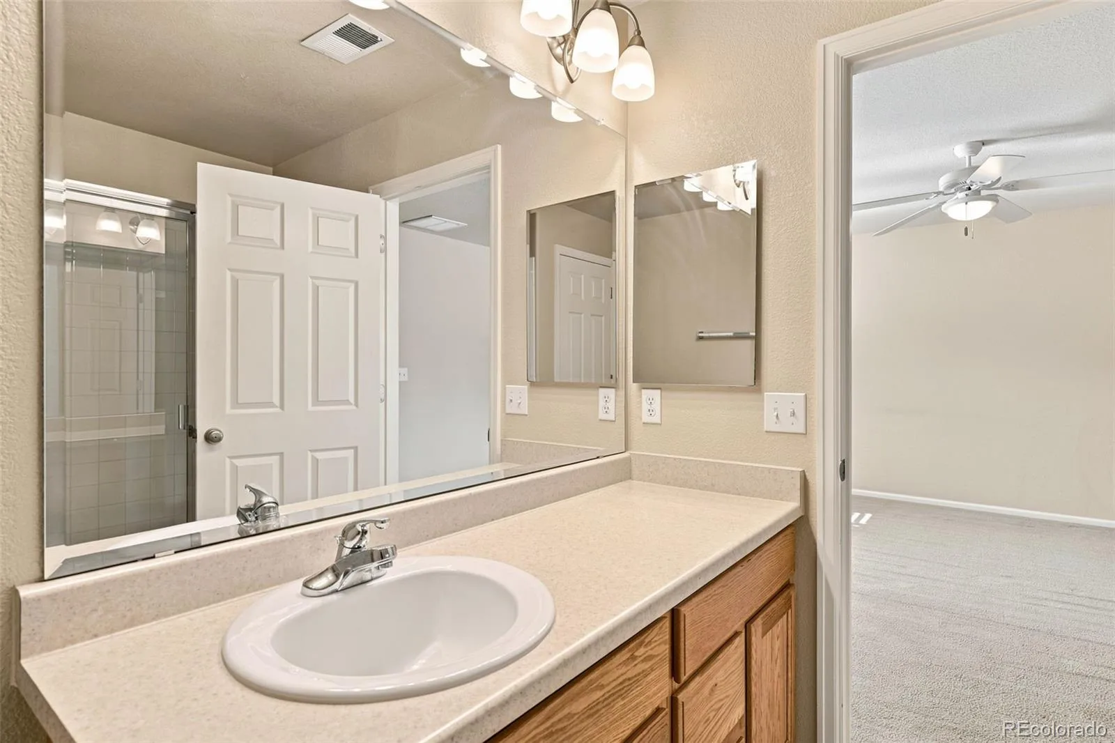 5526 Lewiston Street Denver CO 80239 | MLS #REC5963639 08172026050538 1600 35