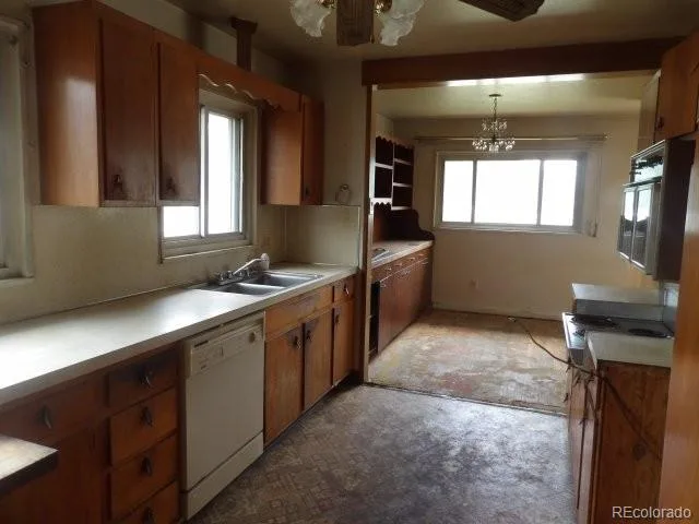 3015 Quebec Street Denver CO 80207 MLS #REC5975278 06132026142429 640 12