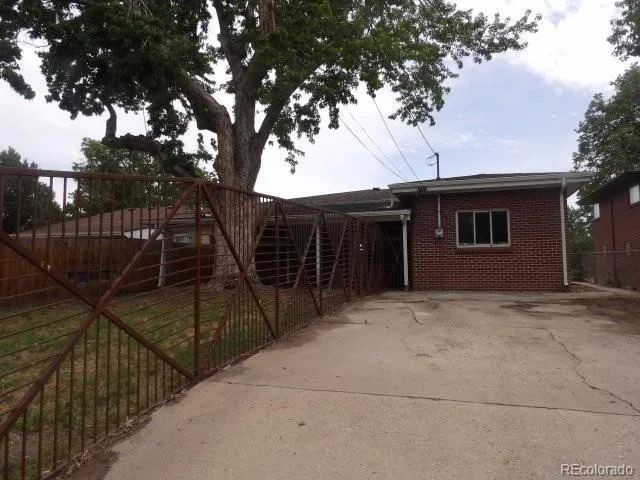 3015 Quebec Street Denver CO 80207 MLS #REC5975278 06132026142429 640 2