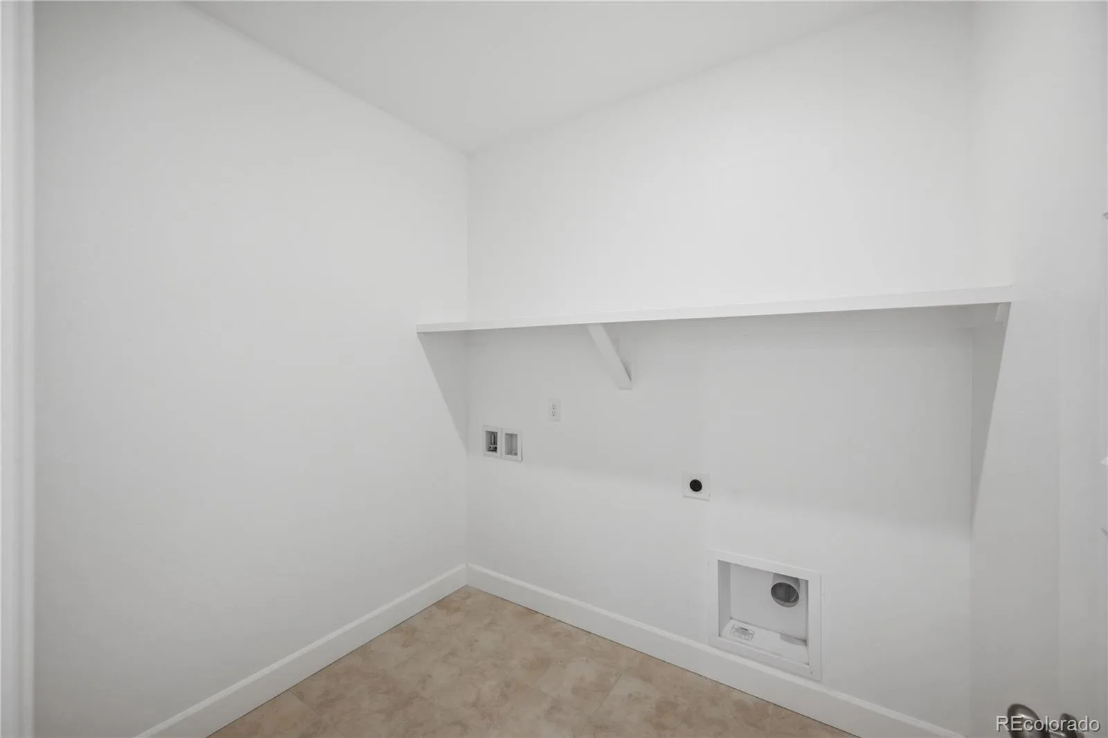 3310 N Denali Street Aurora CO 80019 | MLS #REC5978200 07302026195525 1600 14