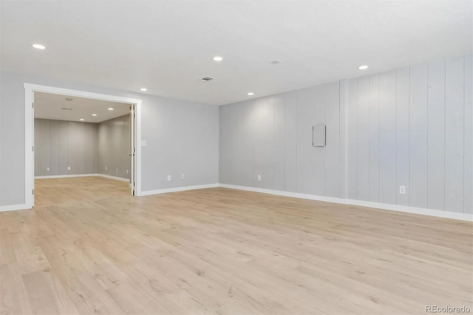 6587 S Helena Street Centennial CO 80016 MLS #REC5979962 05052026041411 1600 18