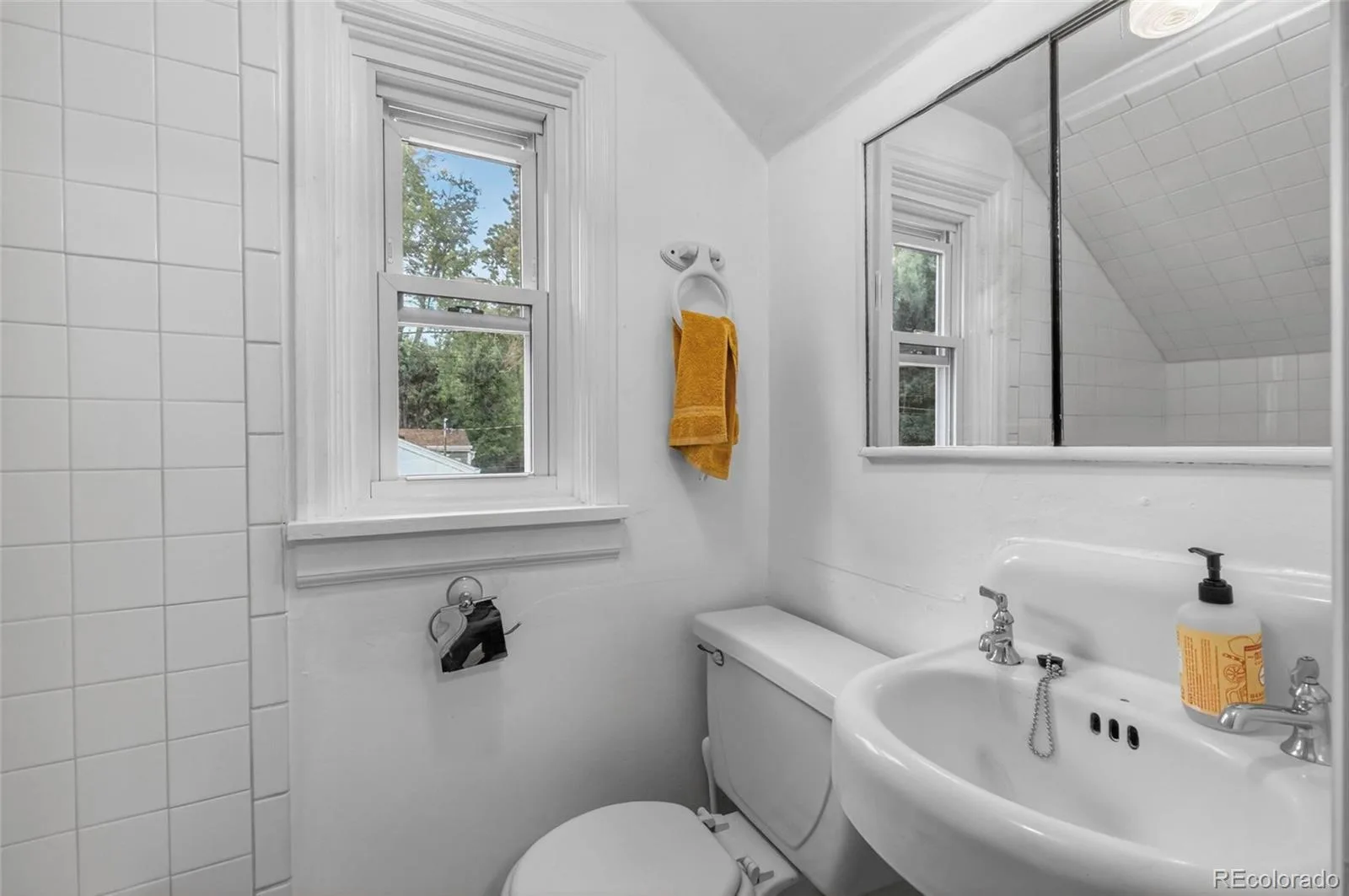 1050 Pikeview Street Lakewood CO 80215 MLS #REC5988390 06082026232350 1600 22