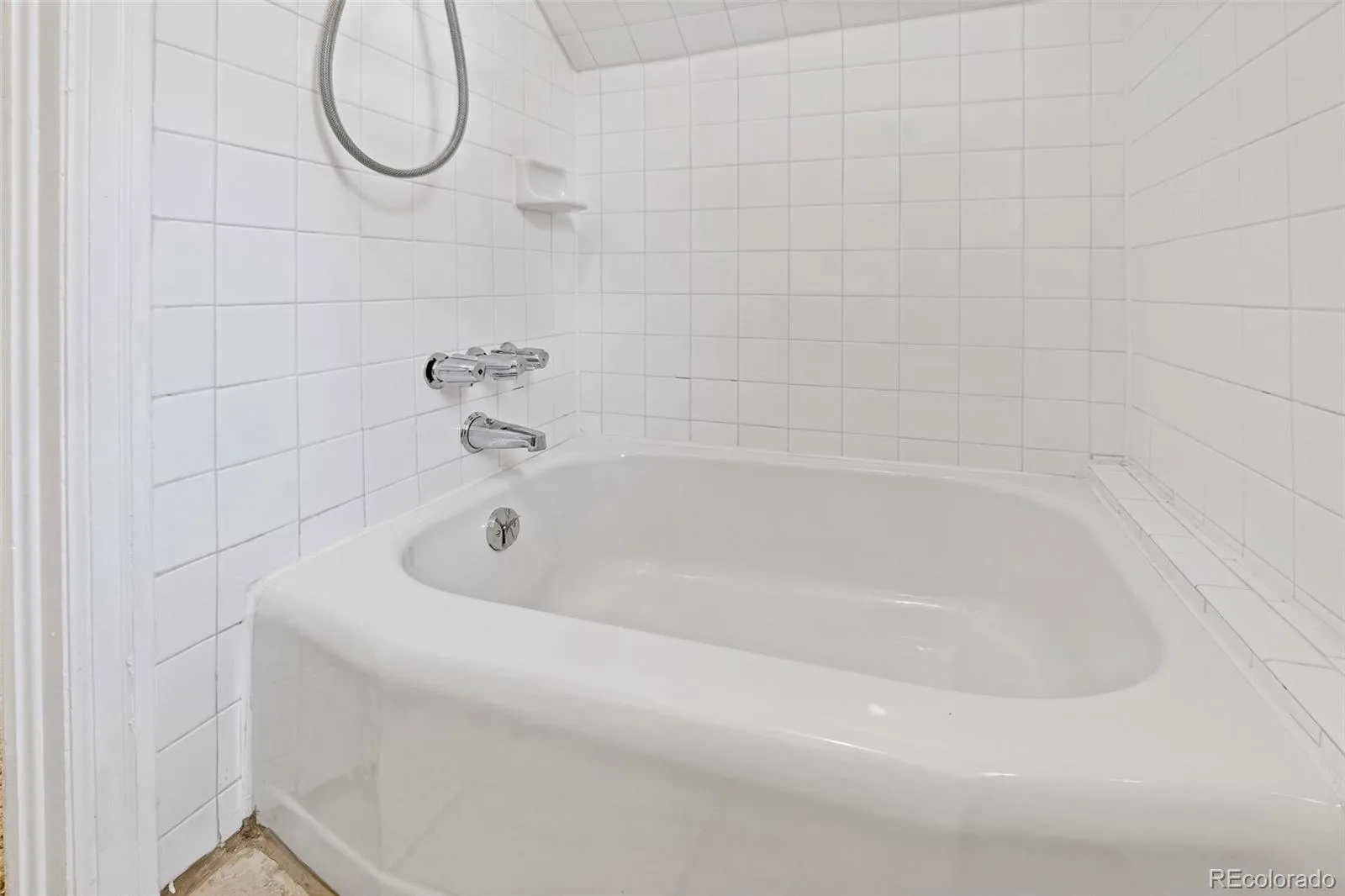 1050 Pikeview Street Lakewood CO 80215 | MLS #REC5988390 08282026204024 1600 32