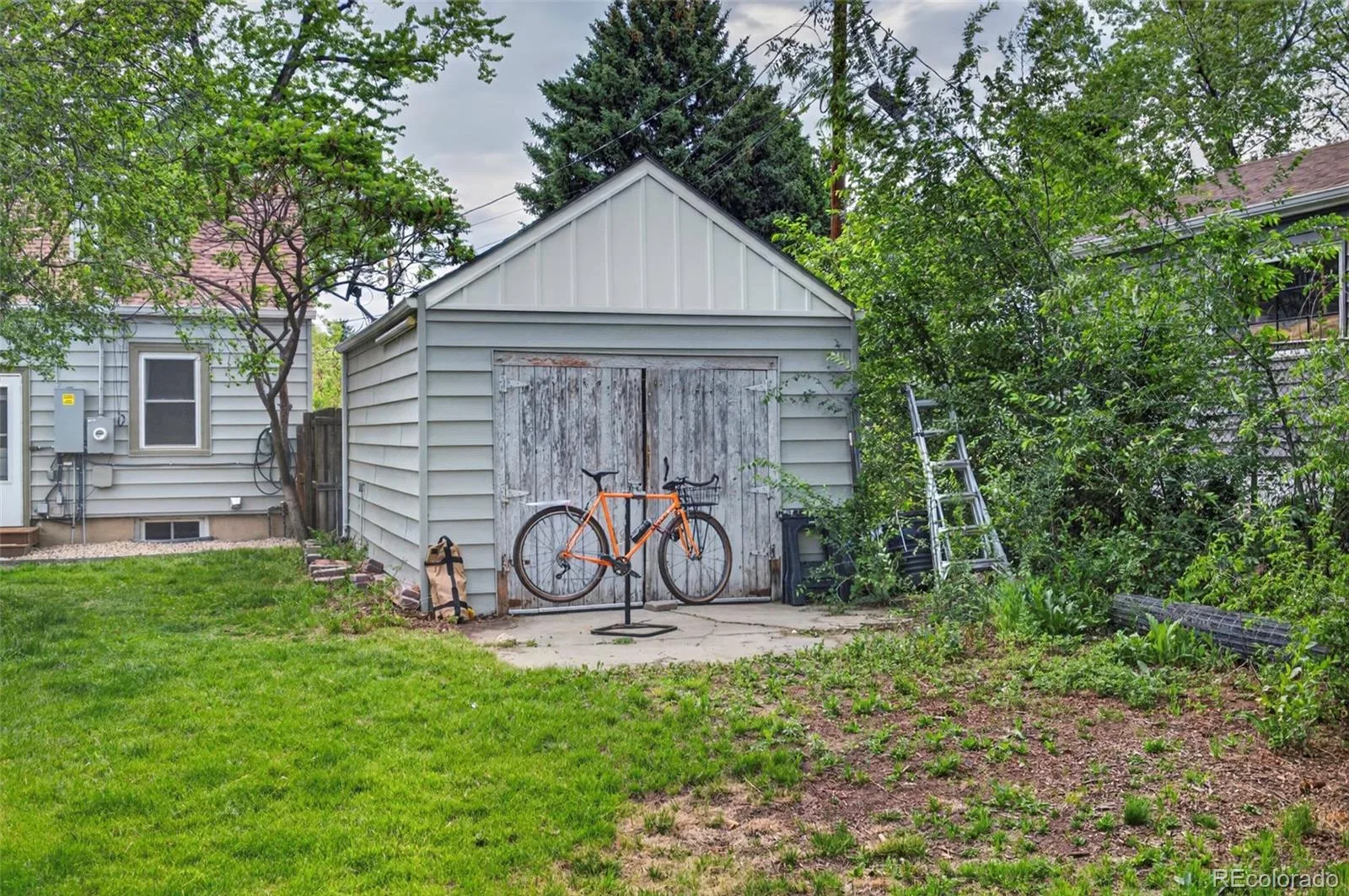 1050 Pikeview Street Lakewood CO 80215 | MLS #REC5988390 08282026204024 1600 41