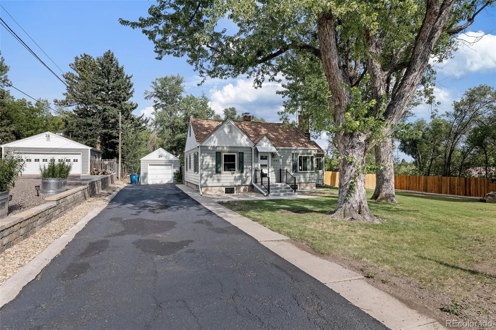 1050 Pikeview Street Lakewood CO 80215 | MLS #REC5988390 08282026204024 1600 47