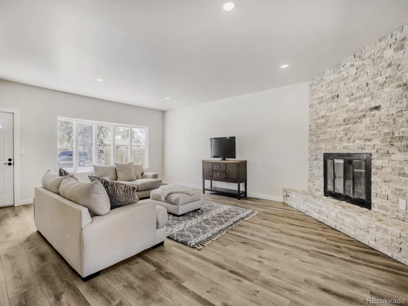 04222026041957 1600 11