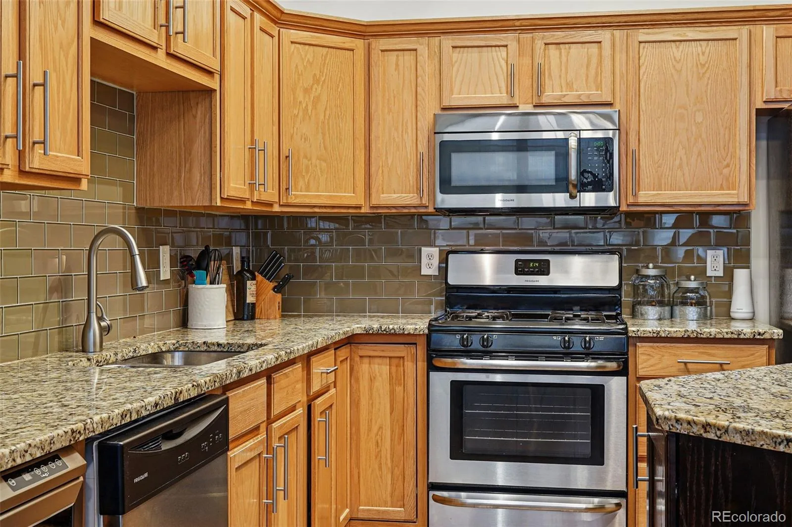 2441 N Broadway #113 Denver CO 80205 MLS #REC5998039 06142026032040 1600 10