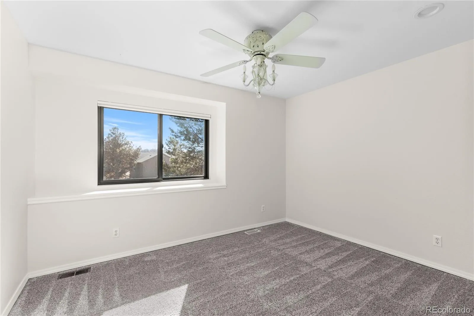 6367 Arapahoe Court Parker CO 80134 MLS #REC5998608 05192026030748 1600 34