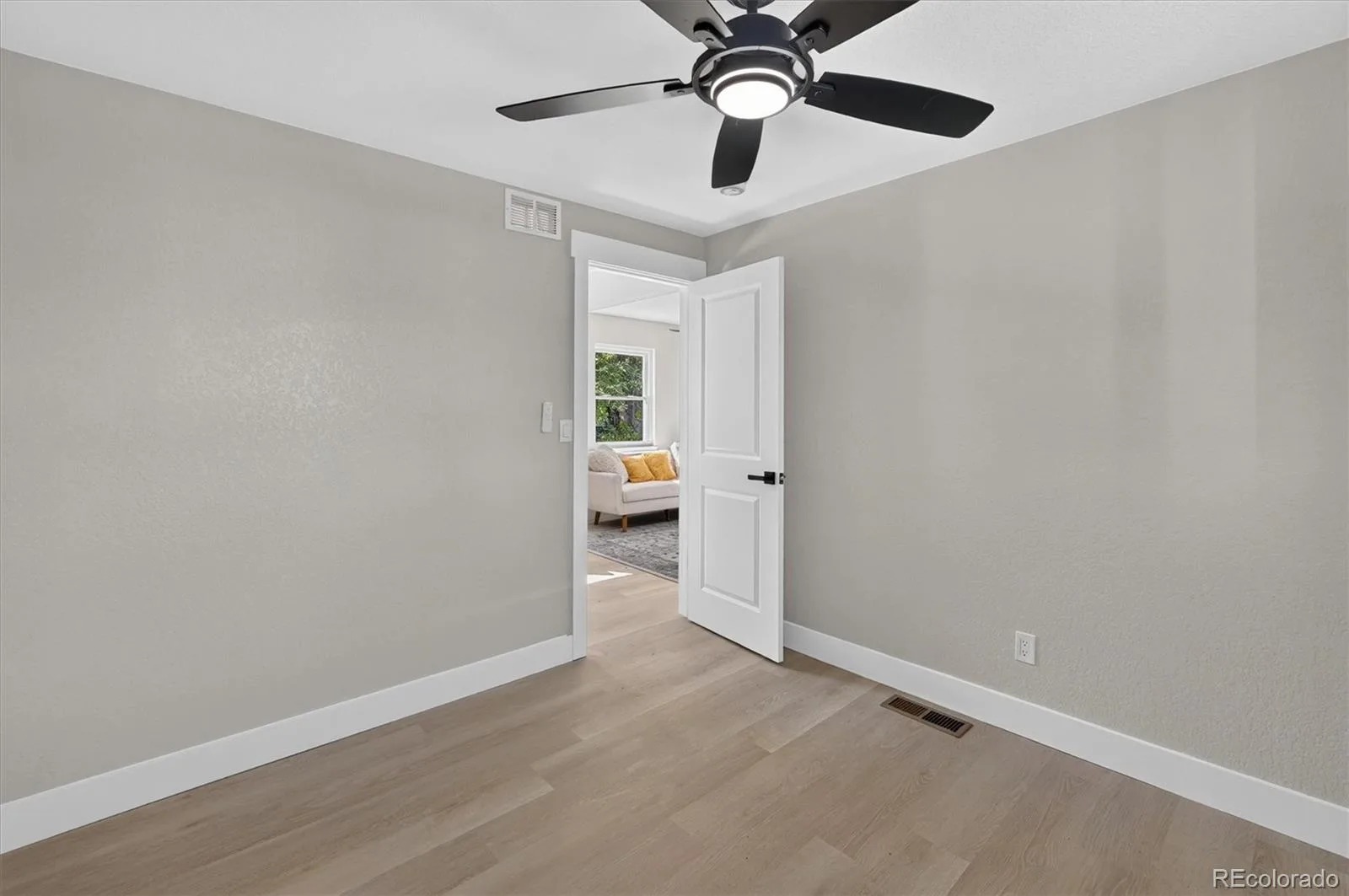 1580 S Zuni Street Denver CO 80223 | MLS #REC6003550 10172026223117 1600 36