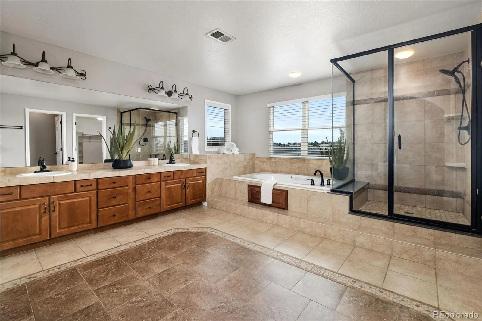 6577 Esperanza Drive Castle Rock CO 80108 MLS #REC6008694 07282026152900 1600 35