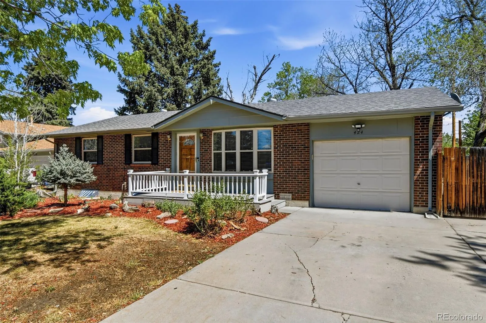 424 S Uvalda Circle Aurora CO 80012 MLS #REC6015901 04202026140657 1600 0