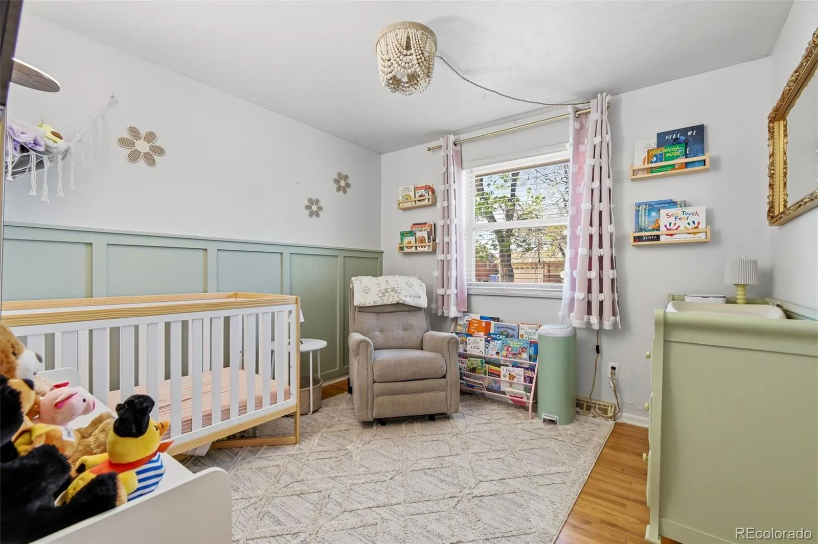 424 S Uvalda Circle Aurora CO 80012 MLS #REC6015901 04202026140657 1600 27