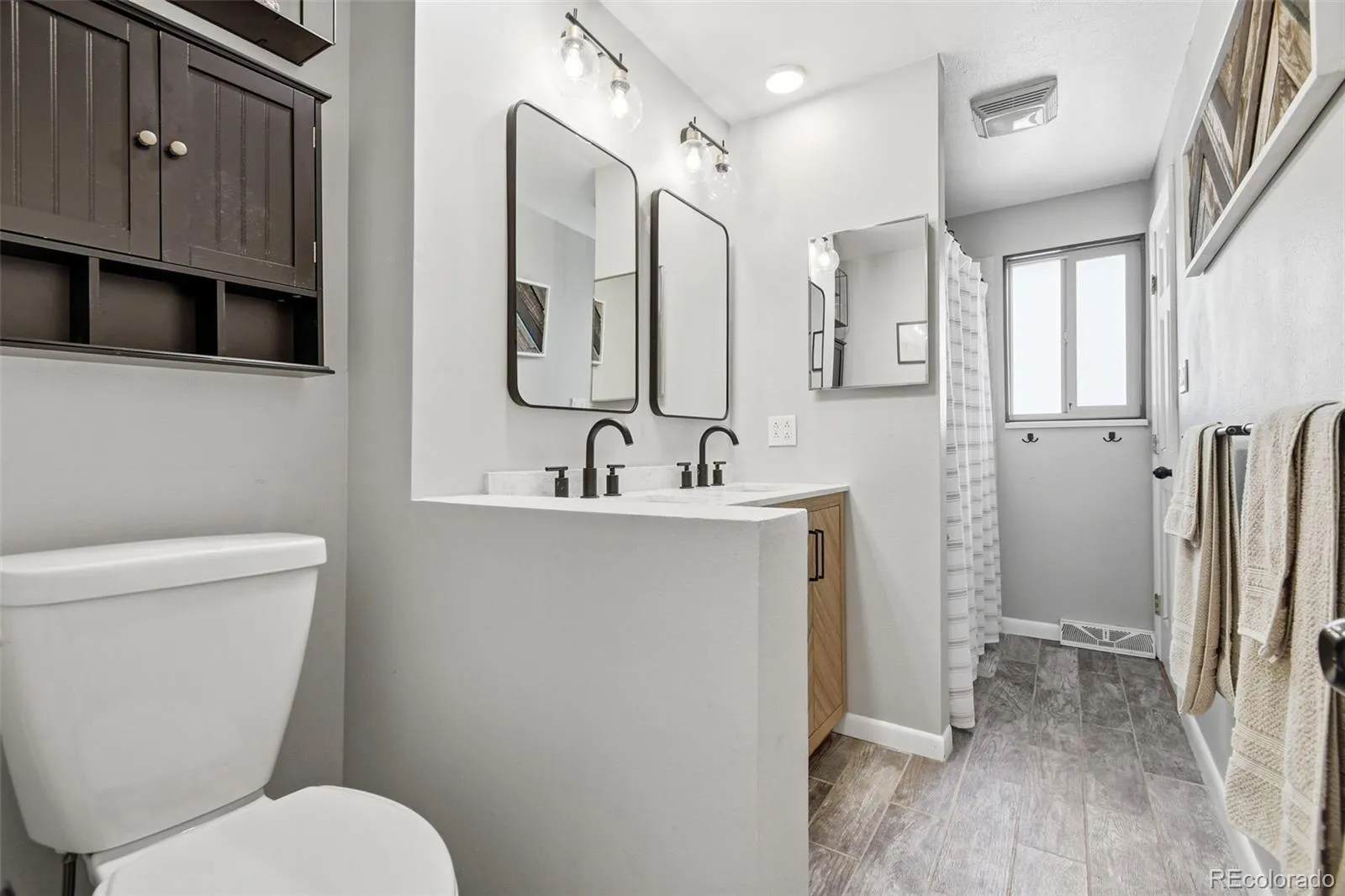 424 S Uvalda Circle Aurora CO 80012 MLS #REC6015901 04202026140657 1600 28
